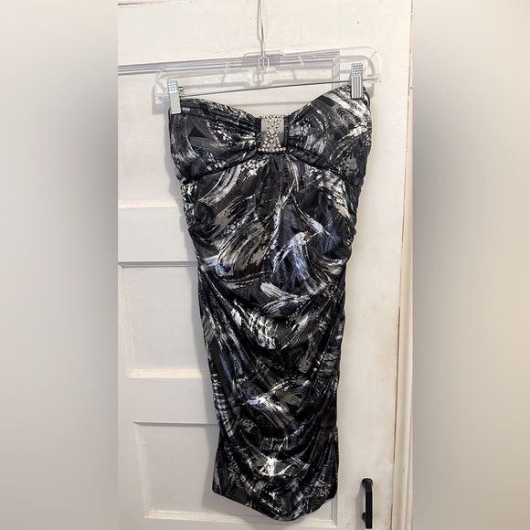 TABOO Black/Silver Papaya Prom/Party Dess With Deco Glittering. Size Small. - Picture 2 of 5